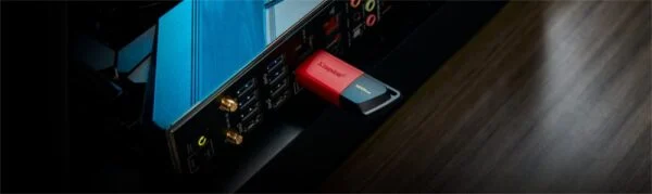 Kingston DataTraveler Exodia M | 128GB USB-A 3.2 Flash Drive | Zwart/Rood